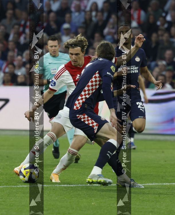 Amsterdam, 2 Mei 2026
Kompetitiewedstrijd AJAX-PSV, eindstand 2-2
Mika Godts met Yarek Gasiorowski 