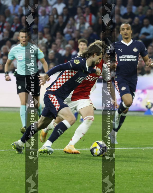 Amsterdam, 2 Mei 2026
Kompetitiewedstrijd AJAX-PSV, eindstand 2-2
Mika Godts met Yarek Gasiorowski 