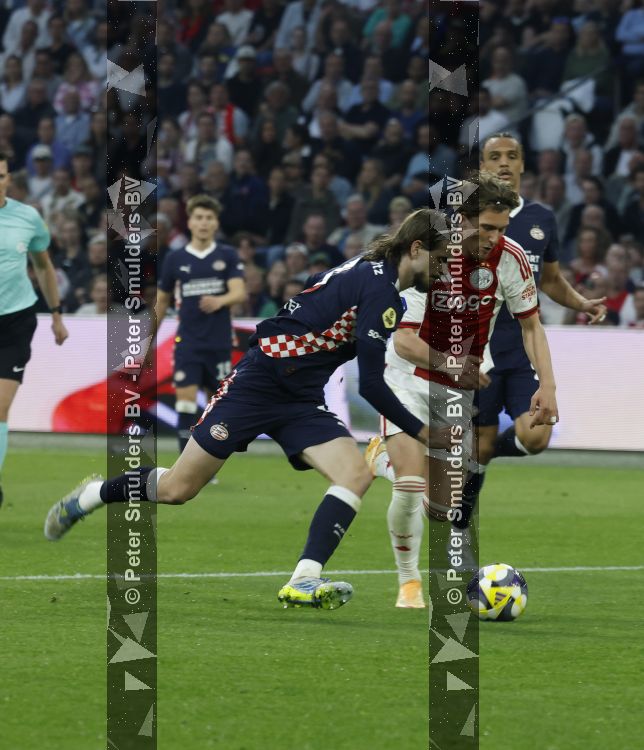 Amsterdam, 2 Mei 2026
Kompetitiewedstrijd AJAX-PSV, eindstand 2-2
Mika Godts met Yarek Gasiorowski 