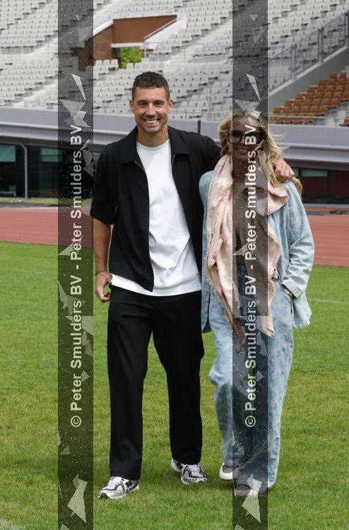 Amsterdam 4 juni 2026
Lunch met artiesten en influencers van de Amsterdamse zomer in het Olympisch stadion. Monique Smit kwam met aar man 