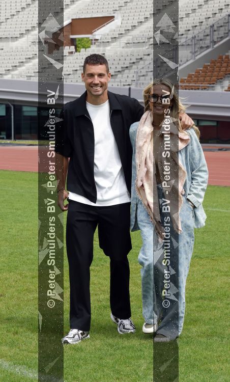 Amsterdam 4 juni 2026
Lunch met artiesten en influencers van de Amsterdamse zomer in het Olympisch stadion. Monique Smit kwam met aar man 