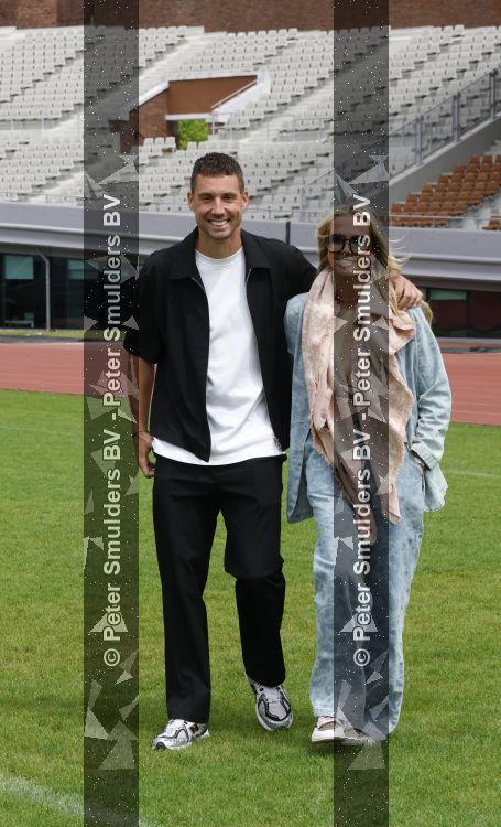 Amsterdam 4 juni 2026
Lunch met artiesten en influencers van de Amsterdamse zomer in het Olympisch stadion. Monique Smit kwam met aar man 