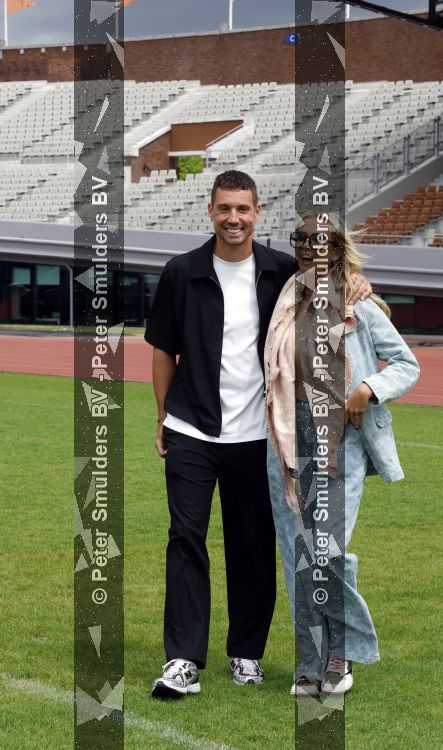 Amsterdam 4 juni 2026
Lunch met artiesten en influencers van de Amsterdamse zomer in het Olympisch stadion. Monique Smit kwam met aar man 