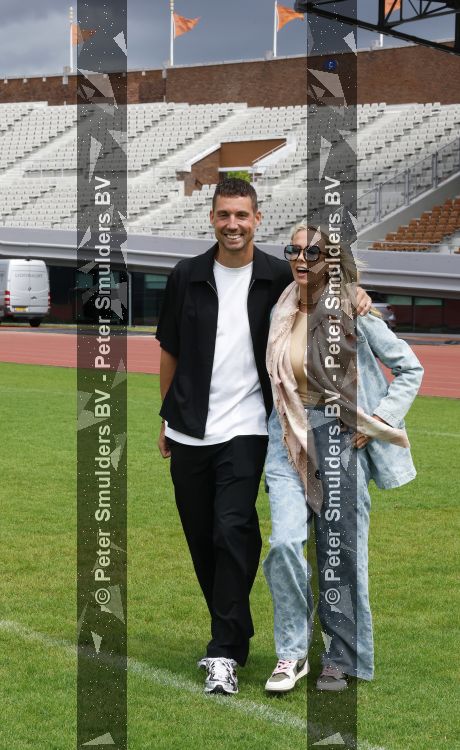 Amsterdam 4 juni 2026
Lunch met artiesten en influencers van de Amsterdamse zomer in het Olympisch stadion. Monique Smit kwam met aar man 