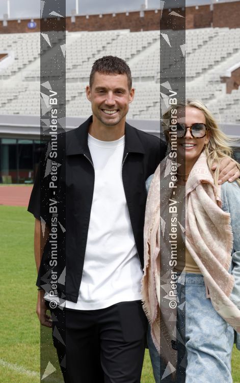 Amsterdam 4 juni 2026
Lunch met artiesten en influencers van de Amsterdamse zomer in het Olympisch stadion. Monique Smit kwam met aar man 