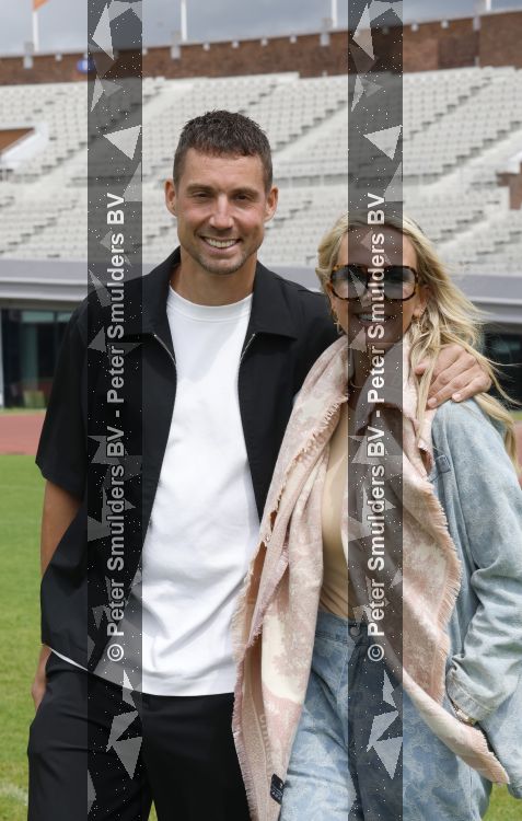 Amsterdam 4 juni 2026
Lunch met artiesten en influencers van de Amsterdamse zomer in het Olympisch stadion. Monique Smit kwam met aar man 