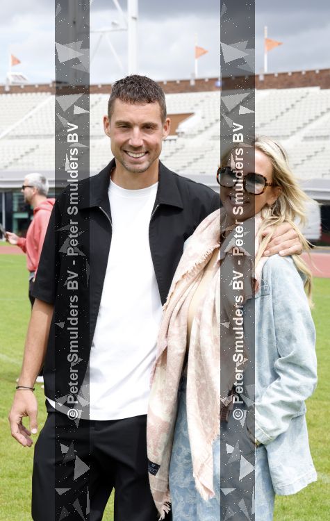 Amsterdam 4 juni 2026
Lunch met artiesten en influencers van de Amsterdamse zomer in het Olympisch stadion. Monique Smit kwam met aar man 