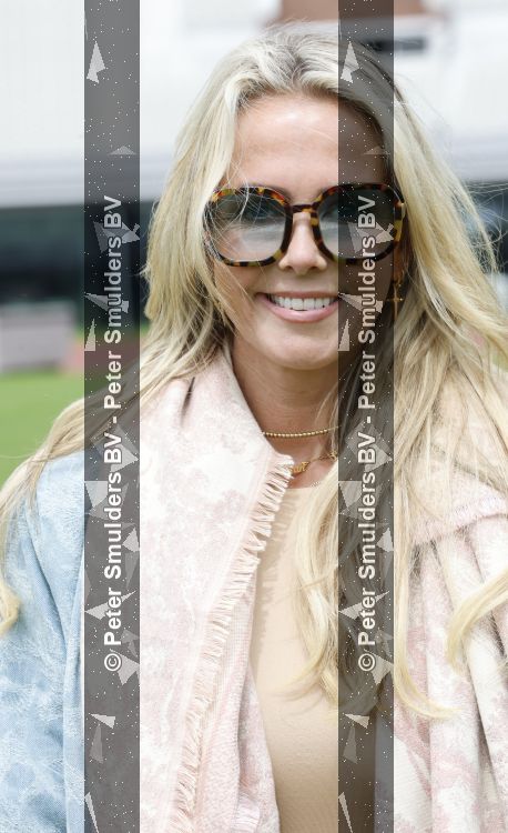 Amsterdam 4 juni 2026
Lunch met artiesten en influencers van de Amsterdamse zomer in het Olympisch stadion. Monique Smit kwam met aar man 