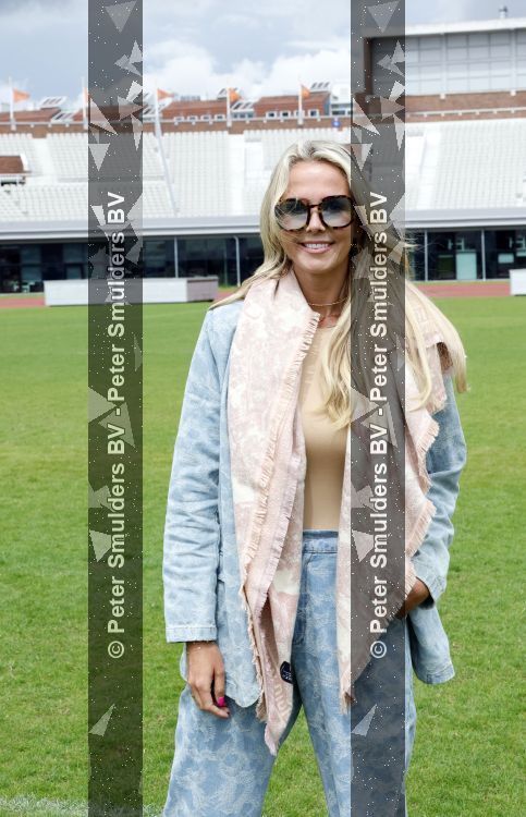 Amsterdam 4 juni 2026
Lunch met artiesten en influencers van de Amsterdamse zomer in het Olympisch stadion. Monique Smit kwam met aar man 