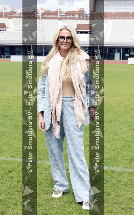 Amsterdam 4 juni 2026
Lunch met artiesten en influencers van de Amsterdamse zomer in het Olympisch stadion. Monique Smit kwam met aar man 