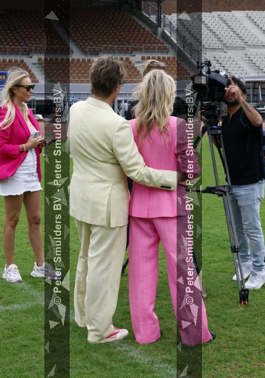 Amsterdam 4 juni 2026
Lunch met artiesten en influencers van de Amsterdamse zomer in het Olympisch stadion. Nicolette v Dam en Bas Smit