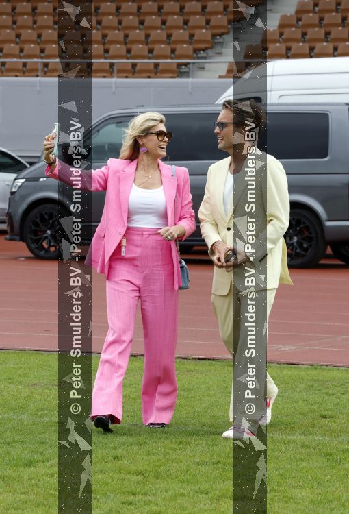 Amsterdam 4 juni 2026
Lunch met artiesten en influencers van de Amsterdamse zomer in het Olympisch stadion. Nicolette v Dam en Bas Smit