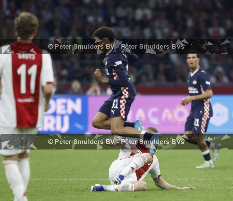 Amsterdam, 2 Mei 2026
Kompetitiewedstrijd AJAX-PSV, eindstand 2-2
Noah Fernandez en Anton Gaaei
