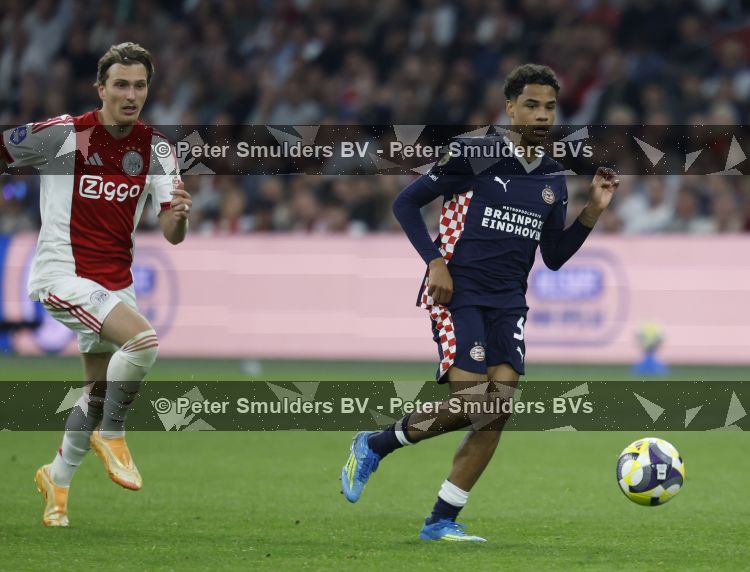 Amsterdam, 2 Mei 2026
Kompetitiewedstrijd AJAX-PSV, eindstand 2-2
Noah Fernandez en Mika Godts