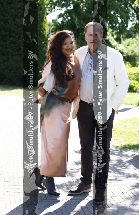 Blaricum / Amstelveen 28 mei 2026
Oger Lusink en zijn vrouw Ellen trouwen in het gemeentehuis van Blaricum en daarna hebben ze een lunch bij restaurant Aan de Poel . Oos Kesbeke met zijn vrouw 