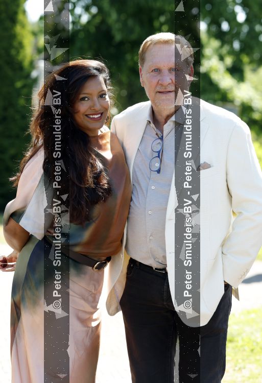 Blaricum / Amstelveen 28 mei 2026
Oger Lusink en zijn vrouw Ellen trouwen in het gemeentehuis van Blaricum en daarna hebben ze een lunch bij restaurant Aan de Poel . Oos Kesbeke met zijn vrouw 