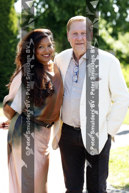 Blaricum / Amstelveen 28 mei 2026
Oger Lusink en zijn vrouw Ellen trouwen in het gemeentehuis van Blaricum en daarna hebben ze een lunch bij restaurant Aan de Poel . Oos Kesbeke met zijn vrouw 