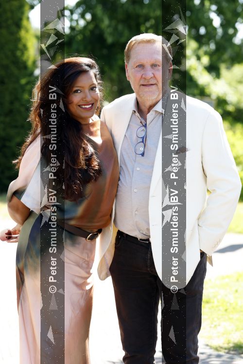 Blaricum / Amstelveen 28 mei 2026
Oger Lusink en zijn vrouw Ellen trouwen in het gemeentehuis van Blaricum en daarna hebben ze een lunch bij restaurant Aan de Poel . Oos Kesbeke met zijn vrouw 
