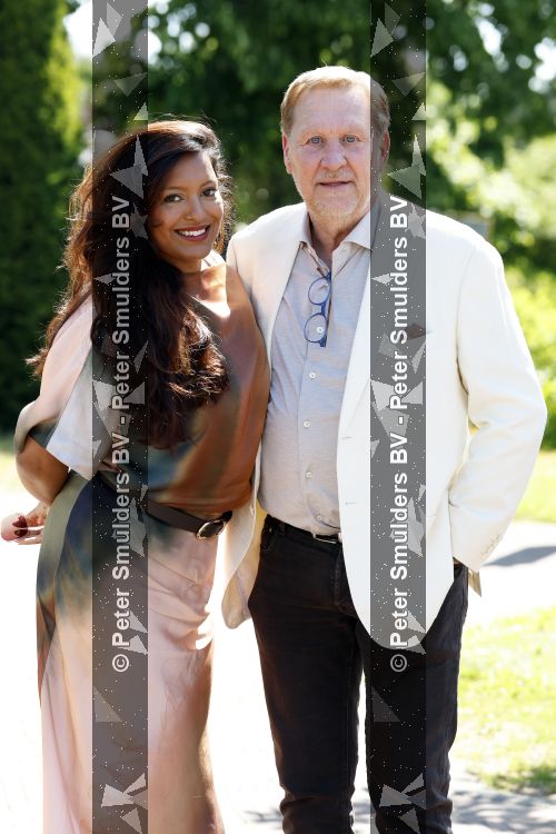 Blaricum / Amstelveen 28 mei 2026
Oger Lusink en zijn vrouw Ellen trouwen in het gemeentehuis van Blaricum en daarna hebben ze een lunch bij restaurant Aan de Poel . Oos Kesbeke met zijn vrouw 