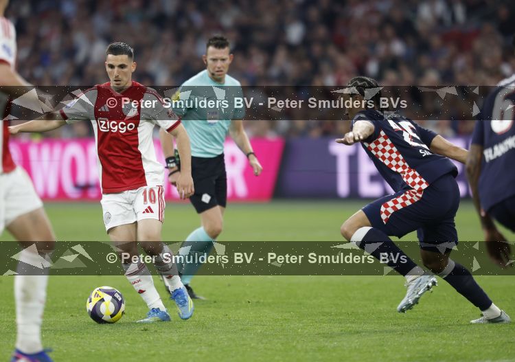 Amsterdam, 2 Mei 2026
Kompetitiewedstrijd AJAX-PSV, eindstand 2-2
Oscar Gloukh met Kiliann Sildillia