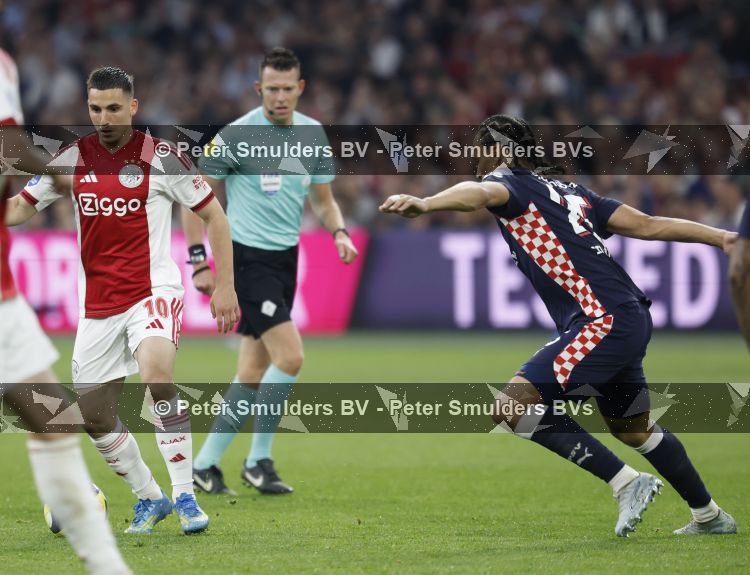 Amsterdam, 2 Mei 2026
Kompetitiewedstrijd AJAX-PSV, eindstand 2-2
Oscar Gloukh met Kiliann Sildillia