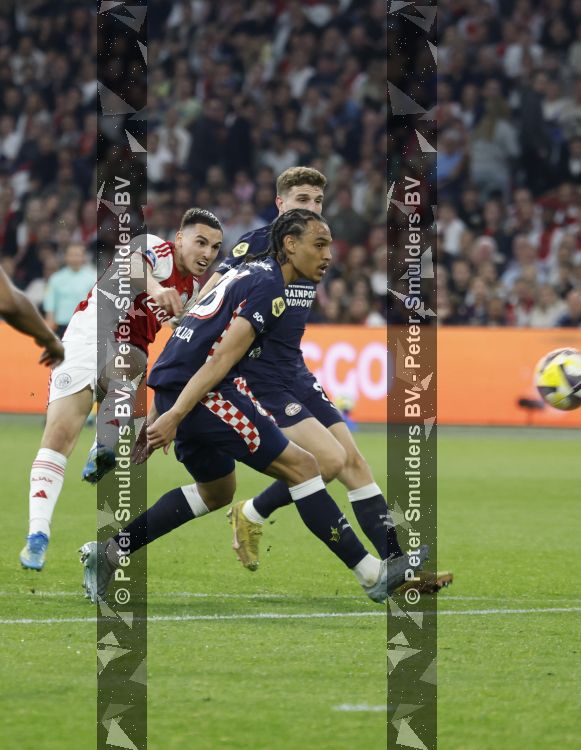 Amsterdam, 2 Mei 2026
Kompetitiewedstrijd AJAX-PSV, eindstand 2-2
Oscar Gloukh met Kiliann Sildillia