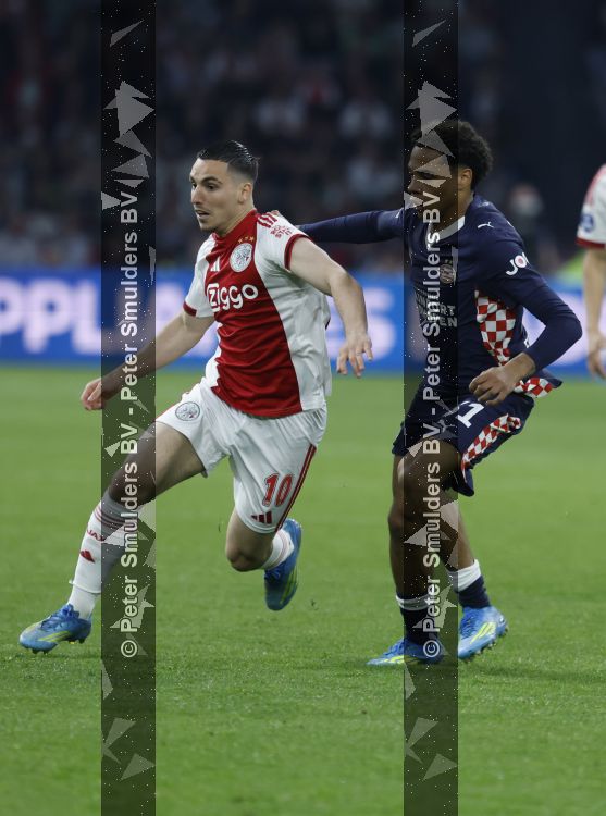 Amsterdam, 2 Mei 2026
Kompetitiewedstrijd AJAX-PSV, eindstand 2-2
Oscar Gloukh met Noah Fernandez