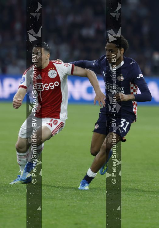 Amsterdam, 2 Mei 2026
Kompetitiewedstrijd AJAX-PSV, eindstand 2-2
Oscar Gloukh met Noah Fernandez