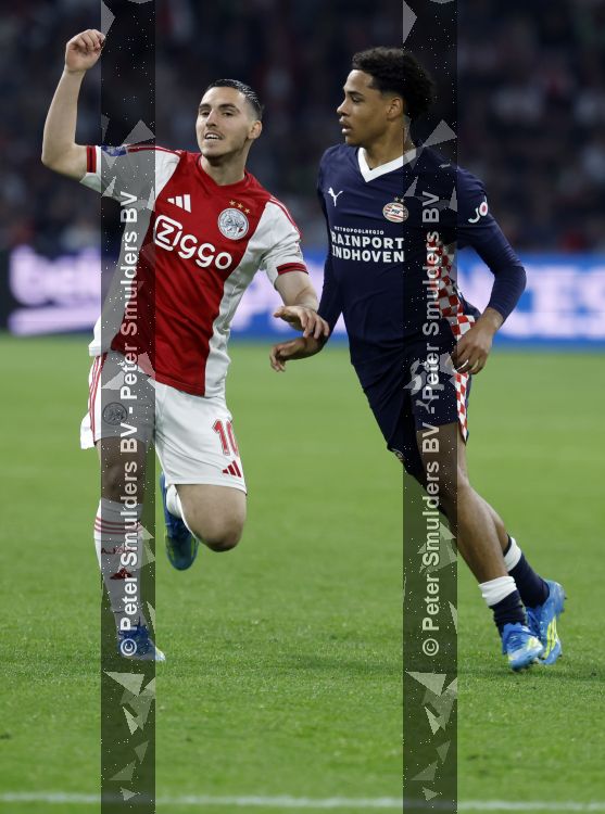 Amsterdam, 2 Mei 2026
Kompetitiewedstrijd AJAX-PSV, eindstand 2-2
Oscar Gloukh met Noah Fernandez