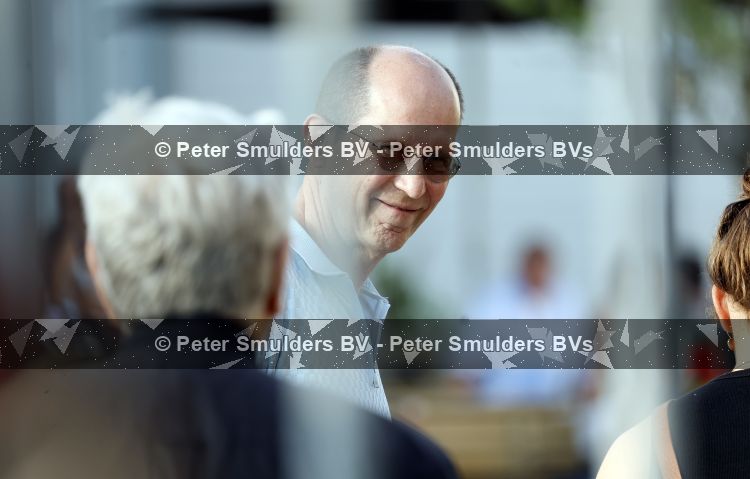 Amsterdam 21 juni 2026
Show Thijs Romer bij de Schram studios . De Dolle Minas komen protesteren tegen de show. Paul Romer