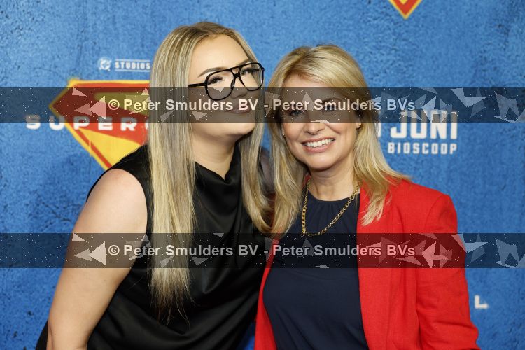 Amsterdam 23 juni 2026
Premiere Supergirl in Pathe Arena. Pernille la Lau kwam met haar dochter 
