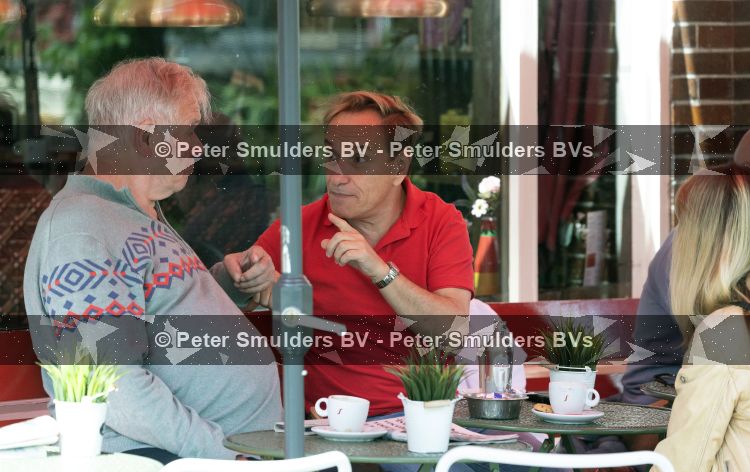 Amsterdam 11 juni 2026
Philippe Elan met partner en kennis op terras .