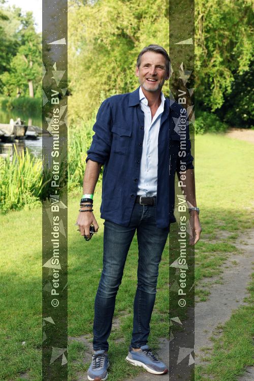 Amsterdam 29 mei 2026
Prins Maurits opent het golftournooi in het Vondelpark met een mooie afslag .