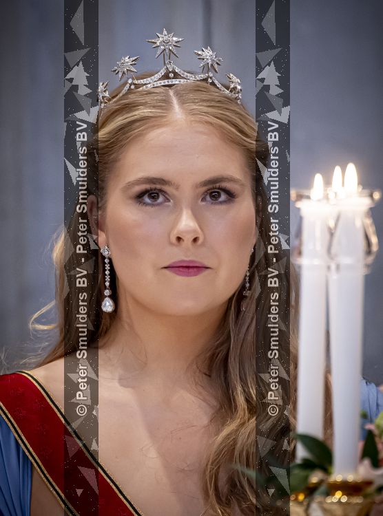 Amsterdam 9 juni 2026
Op uitnodiging van Zijne Majesteit de Koning - Koning Willem Alexander en Koningin Maxima brengt de bondspresident van Duitsland, Frank-Walter Steinmeier, een staatsbezoek aan Nederland. Hij wordt hierbij vergezeld door zijn echtgenote Elke BÃ¼denbender. Prinses Amalia was er s avonds bij het staatsbanket ook bij . Ze droeg het diadeem wat haar moeder tijdens trouwerij droeg.
