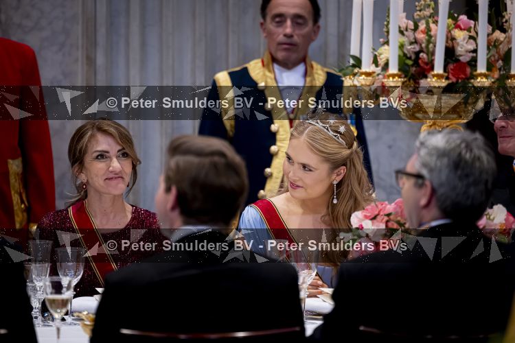 Amsterdam 9 juni 2026
Op uitnodiging van Zijne Majesteit de Koning - Koning Willem Alexander en Koningin Maxima brengt de bondspresident van Duitsland, Frank-Walter Steinmeier, een staatsbezoek aan Nederland. Hij wordt hierbij vergezeld door zijn echtgenote Elke BÃ¼denbender. Prinses Amalia was er s avonds bij het staatsbanket ook bij . Ze droeg het diadeem wat haar moeder tijdens trouwerij droeg.