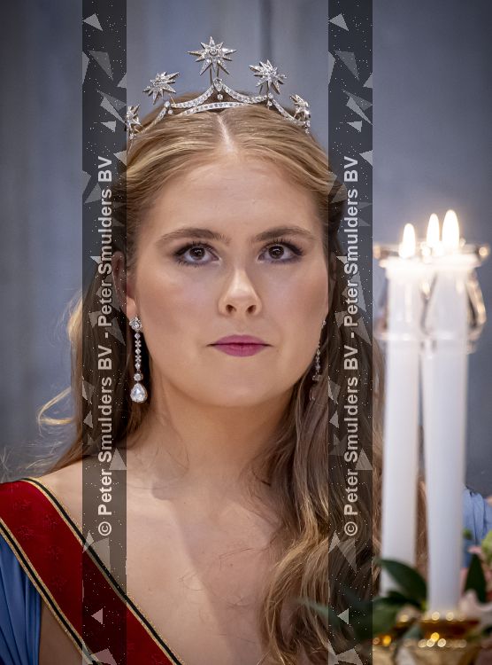 Amsterdam 9 juni 2026
Op uitnodiging van Zijne Majesteit de Koning - Koning Willem Alexander en Koningin Maxima brengt de bondspresident van Duitsland, Frank-Walter Steinmeier, een staatsbezoek aan Nederland. Hij wordt hierbij vergezeld door zijn echtgenote Elke BÃ¼denbender. Prinses Amalia was er s avonds bij het staatsbanket ook bij . Ze droeg het diadeem wat haar moeder tijdens trouwerij droeg.
