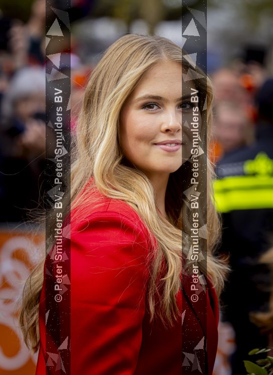 Dokkum 27 april 2026
Koningsdag is dit jaar in Dokkum . Namens de koninklijke familie zijn aanwezig : Koning Willem Alexander Koningin Maxima Prinses Amalia Prinses Alexia Prinses Ariane Prins Constantijn Prinses Laurentien Prins Maurits Prinses Marilene Prins Bernhard Prins Floris Prinses Aimee Prins Pieter Christiaan en Prinses Anita . 