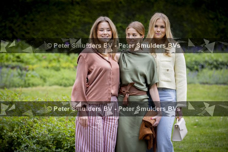 Den Haag 21 mei 2026
Fotouurtje met de koninklijke familie in de Hollandse tuin van Park Clingendael . Aanwezig Koning Willem Alexander Koningin Maxima Prinses Amalia Prinses Alexia en Prinses Ariane . 