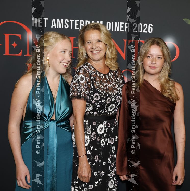 Amsterdam 13 juni 2026
Amsterdam diner 2026 tbv het aidsfonds in Afas Live . Prinses Mabel kwam met haar dochters Gravin Luana en Gravin Zaria 