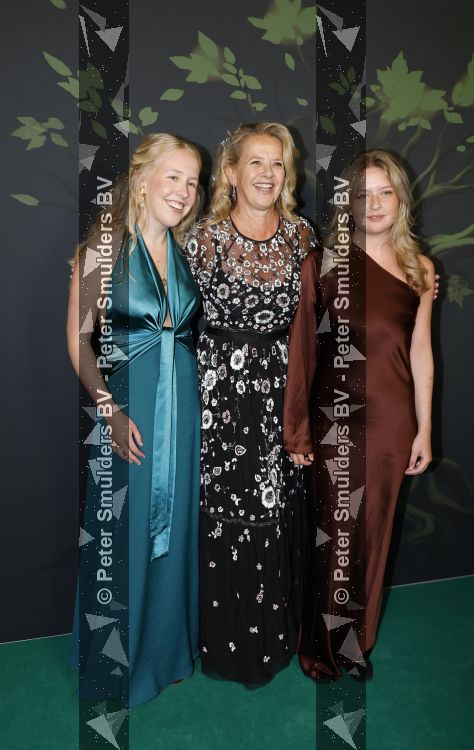 Amsterdam 13 juni 2026
Amsterdam diner 2026 tbv het aidsfonds in Afas Live . Prinses Mabel kwam met haar dochters Gravin Luana en Gravin Zaria 