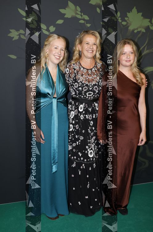 Amsterdam 13 juni 2026
Amsterdam diner 2026 tbv het aidsfonds in Afas Live . Prinses Mabel kwam met haar dochters Gravin Luana en Gravin Zaria 