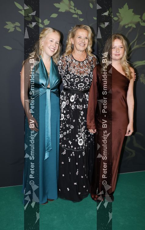 Amsterdam 13 juni 2026
Amsterdam diner 2026 tbv het aidsfonds in Afas Live . Prinses Mabel kwam met haar dochters Gravin Luana en Gravin Zaria 