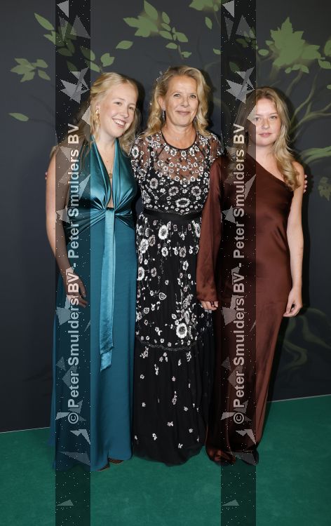 Amsterdam 13 juni 2026
Amsterdam diner 2026 tbv het aidsfonds in Afas Live . Prinses Mabel kwam met haar dochters Gravin Luana en Gravin Zaria 