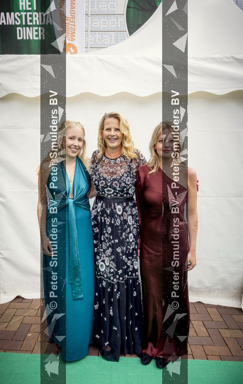 Amsterdam 13 juni 2026
Amsterdam diner 2026 tbv het aidsfonds in Afas Live . Prinses Mabel kwam met haar dochters Gravin Luana en Gravin Zaria 