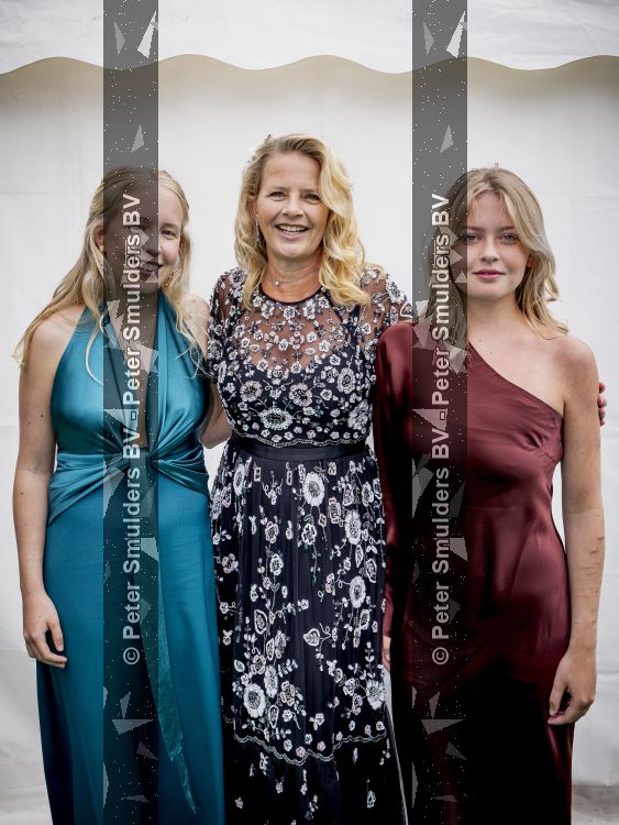 Amsterdam 13 juni 2026
Amsterdam diner 2026 tbv het aidsfonds in Afas Live . Prinses Mabel kwam met haar dochters Gravin Luana en Gravin Zaria 