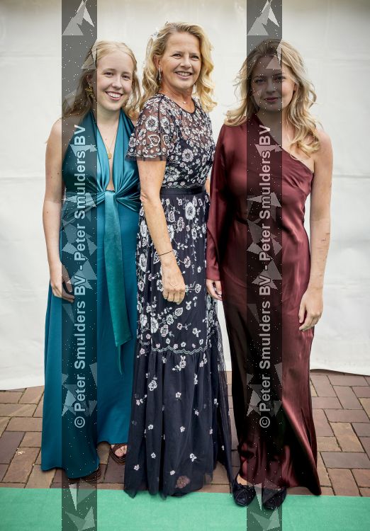 Amsterdam 13 juni 2026
Amsterdam diner 2026 tbv het aidsfonds in Afas Live . Prinses Mabel kwam met haar dochters Gravin Luana en Gravin Zaria 