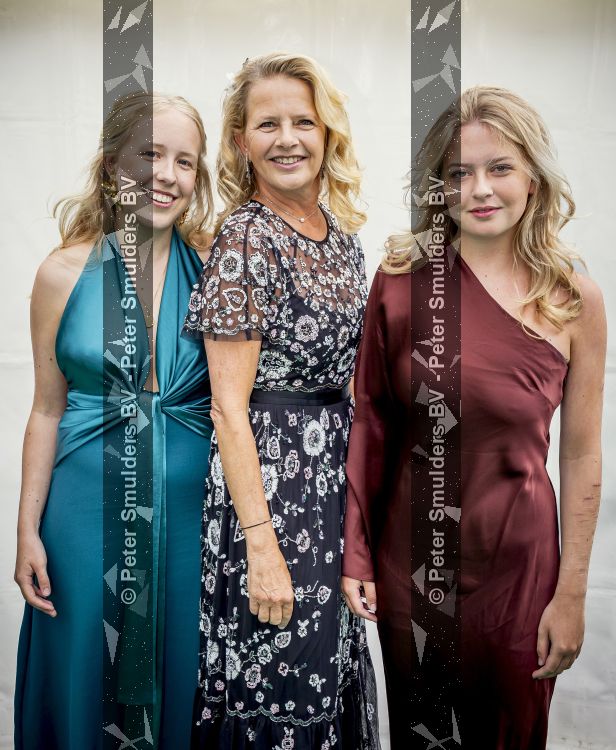 Amsterdam 13 juni 2026
Amsterdam diner 2026 tbv het aidsfonds in Afas Live . Prinses Mabel kwam met haar dochters Gravin Luana en Gravin Zaria 