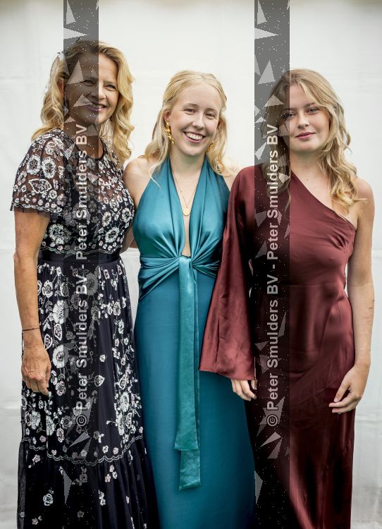 Amsterdam 13 juni 2026
Amsterdam diner 2026 tbv het aidsfonds in Afas Live . Prinses Mabel kwam met haar dochters Gravin Luana en Gravin Zaria 