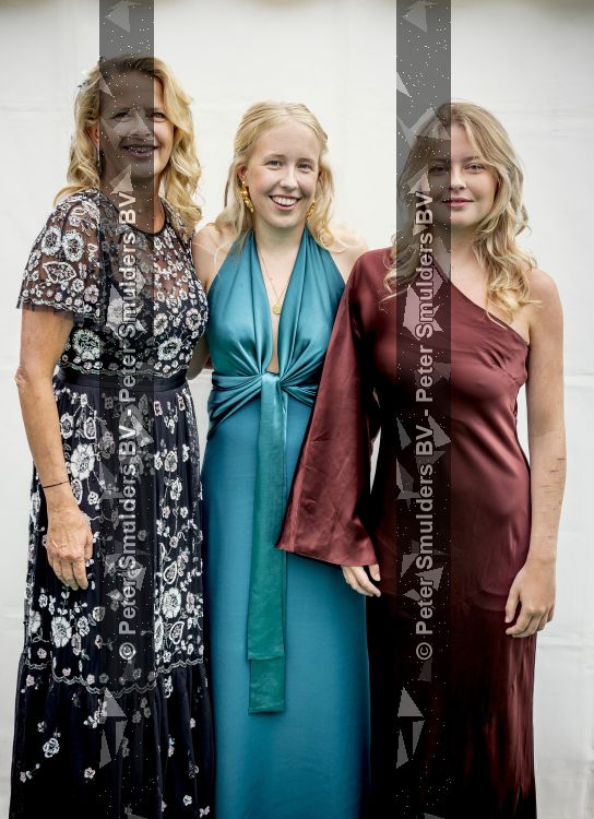 Amsterdam 13 juni 2026
Amsterdam diner 2026 tbv het aidsfonds in Afas Live . Prinses Mabel kwam met haar dochters Gravin Luana en Gravin Zaria 