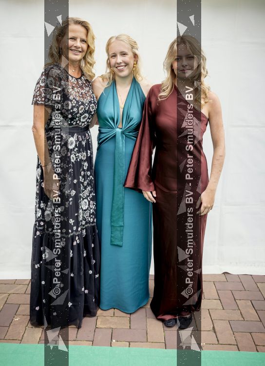 Amsterdam 13 juni 2026
Amsterdam diner 2026 tbv het aidsfonds in Afas Live . Prinses Mabel kwam met haar dochters Gravin Luana en Gravin Zaria 